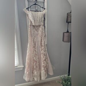 Reselling prom gowns!!